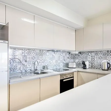 Holidays Near The Strip شقة