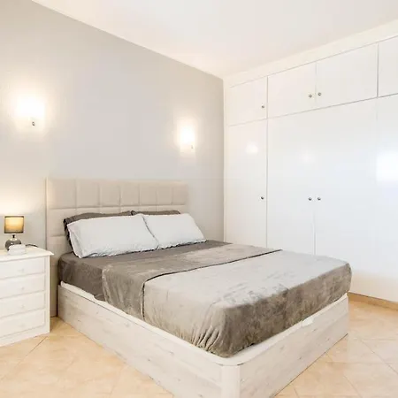 Apartment Holidays Near The Strip *