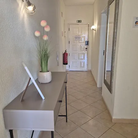 Holidays Near The Strip Apartamento Albufeira