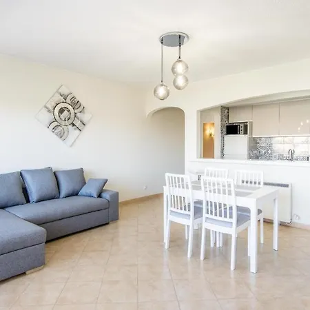 Apartment Holidays Near The Strip